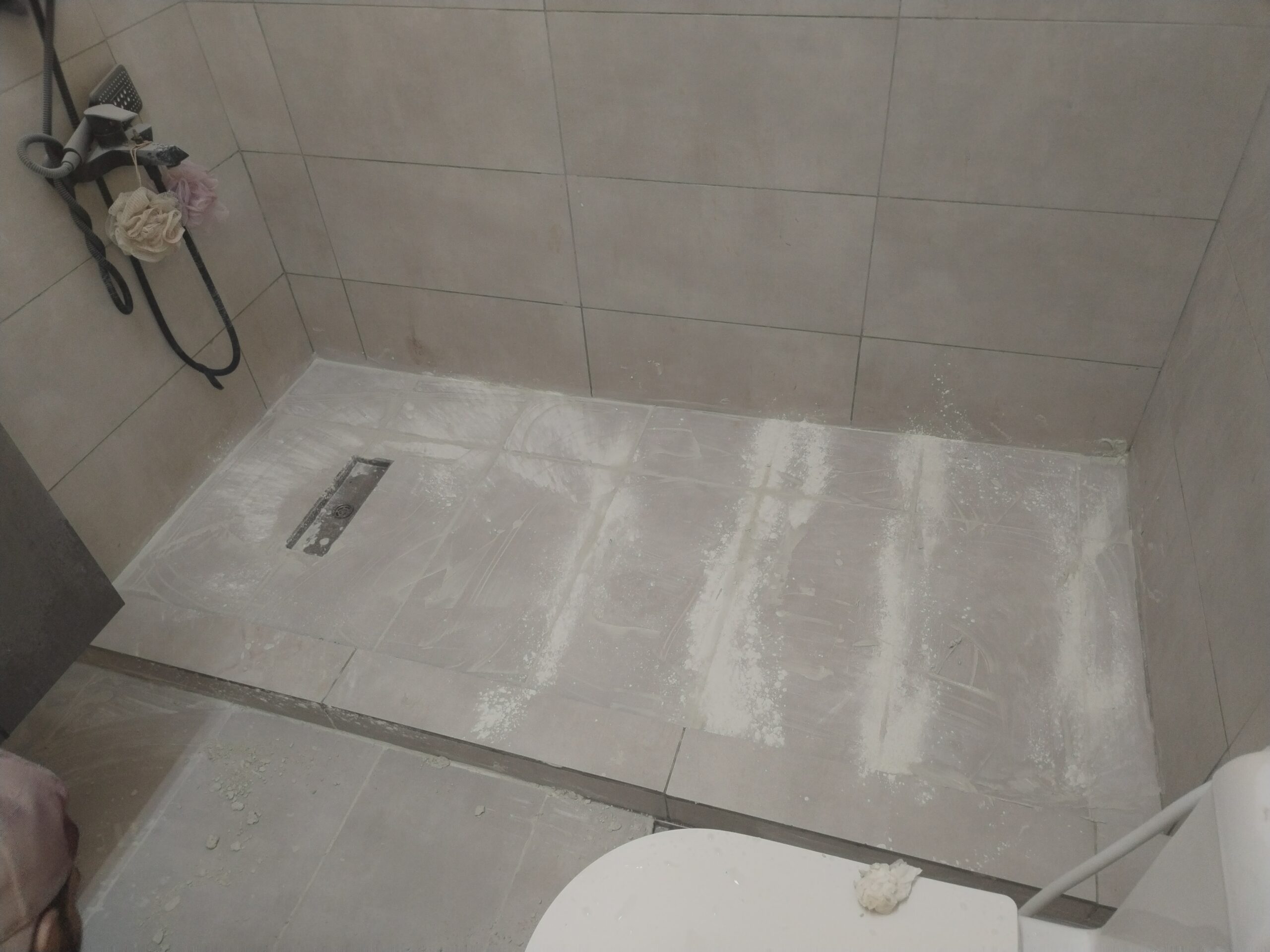 عزل حمامات بجدة عزل بلاط عزل رطوبه الكشف عن تسربات المياه