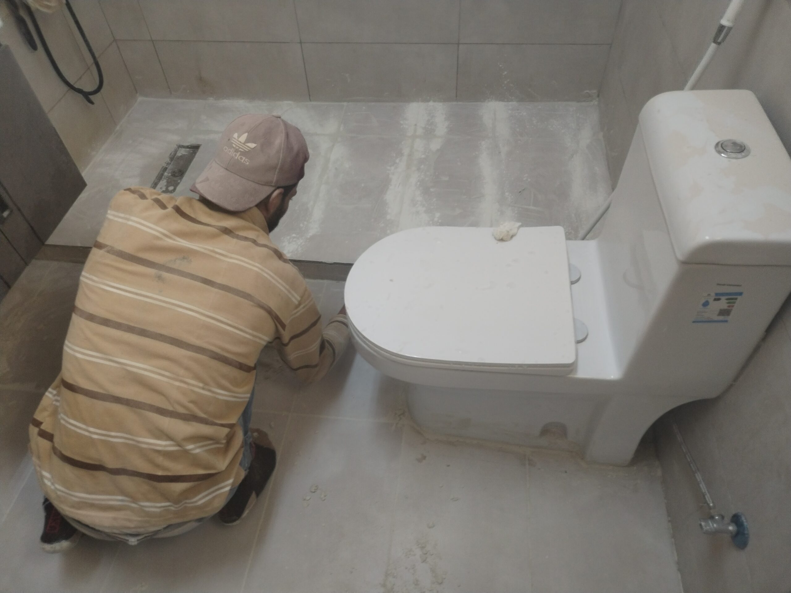 عزل حمامات بجدة عزل بلاط عزل رطوبه الكشف عن تسربات المياه