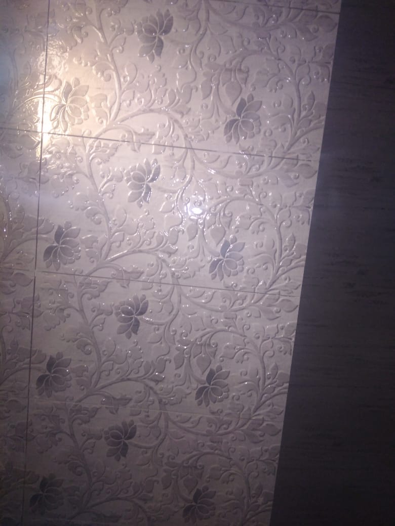فني تركيب بلاط حي المحمدية - مبلط, حي, المحمدية